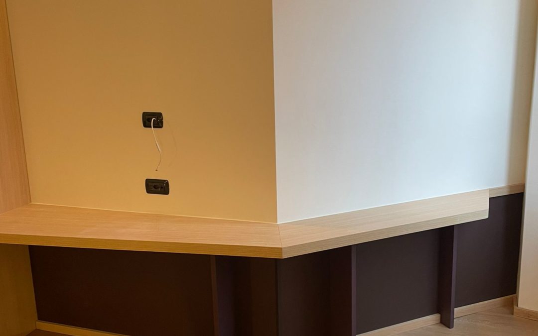 Pavimento in pvc e boiserie per un hotel