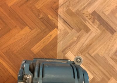 Lamatura parquet in teak a spina di pesce